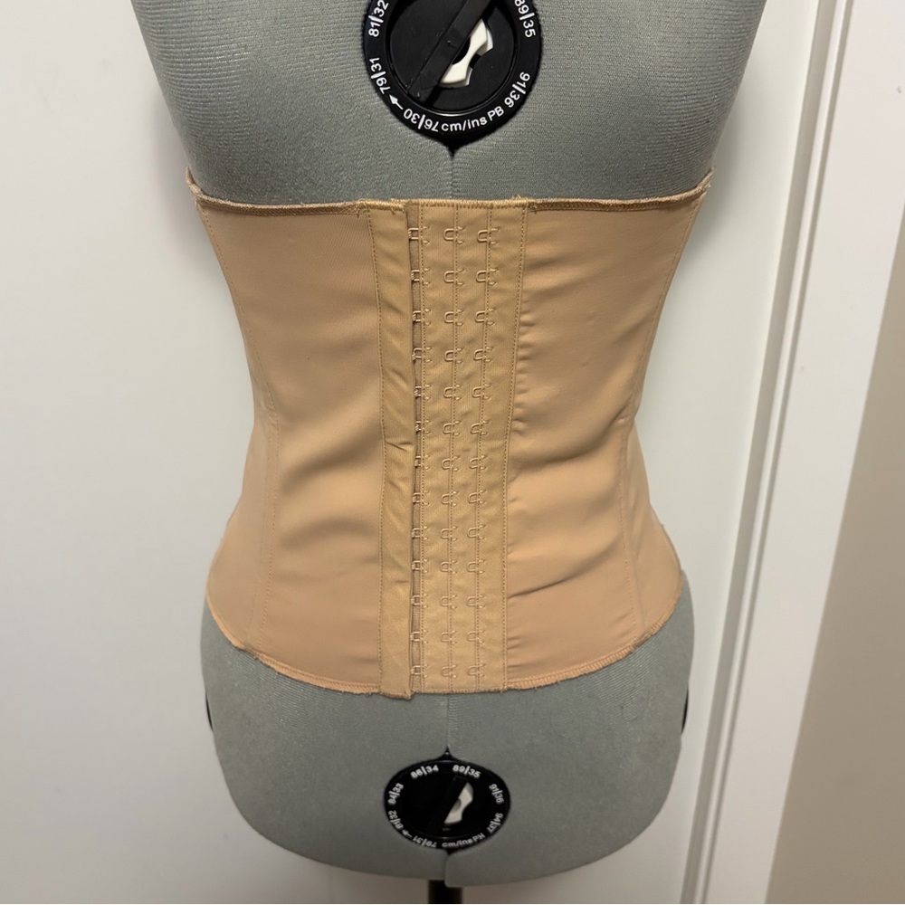 Skims XS waist cincher